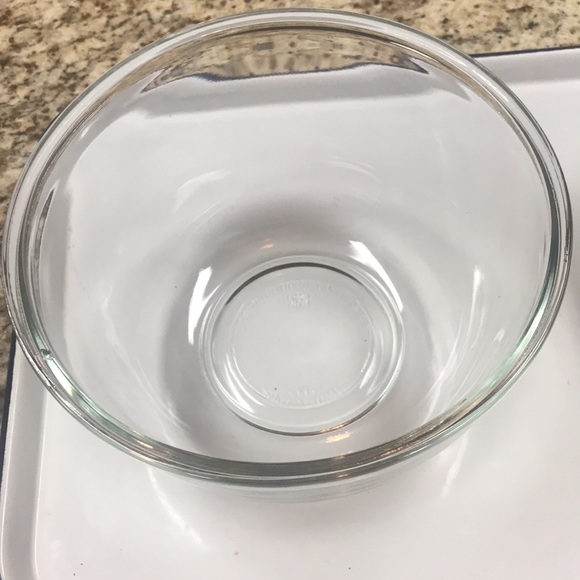 Set of Anchor Hocking Mixing Bowls - Picture 2 of 11